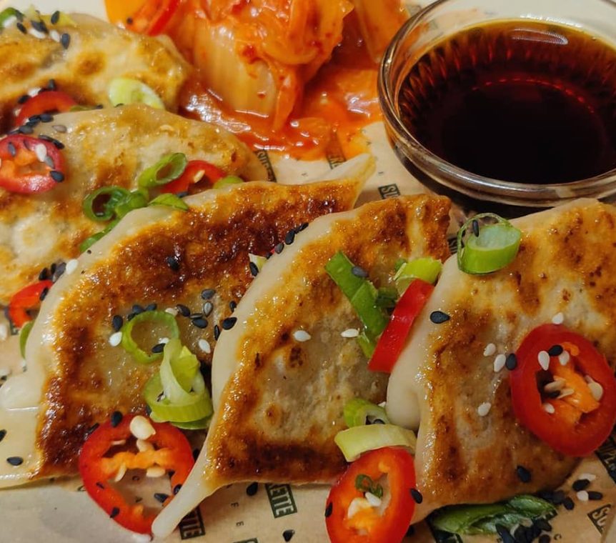 GyozaGoza_gyoza_plate_kimchi_1200x800